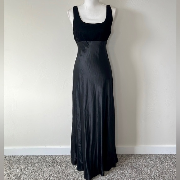 Vintage Rampage Goth Gown - Picture 4 of 14